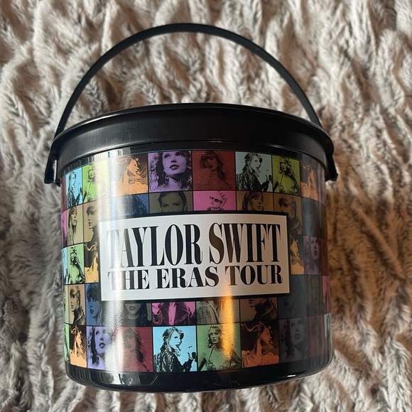 Taylor Swift Collectors Item. - Picture 4 of 5